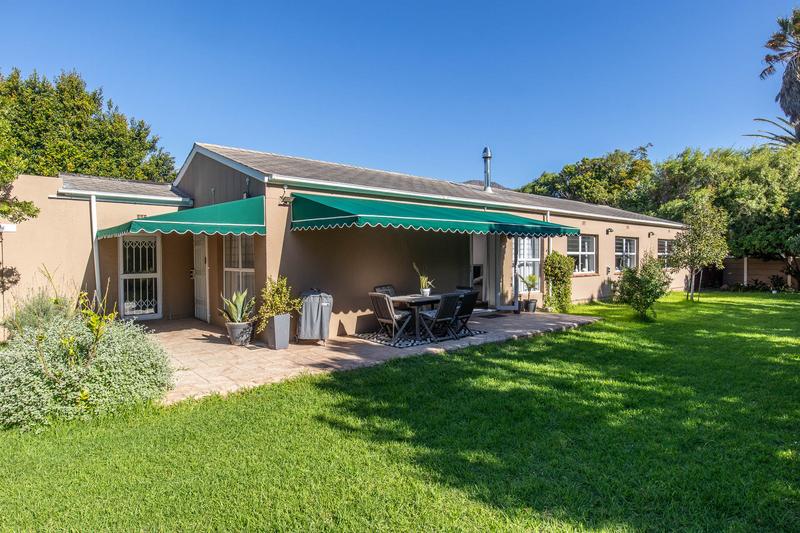To Let 5 Bedroom Property for Rent in Kirstenhof Western Cape